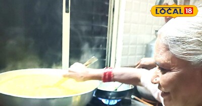 खिचड़ा तैयार करती महिला 