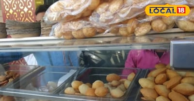 राजकुमार स्वीट शॉप पर गरमा गर्म समोसे के साथ लजीज मिठाइयों का  स्वाद ले 