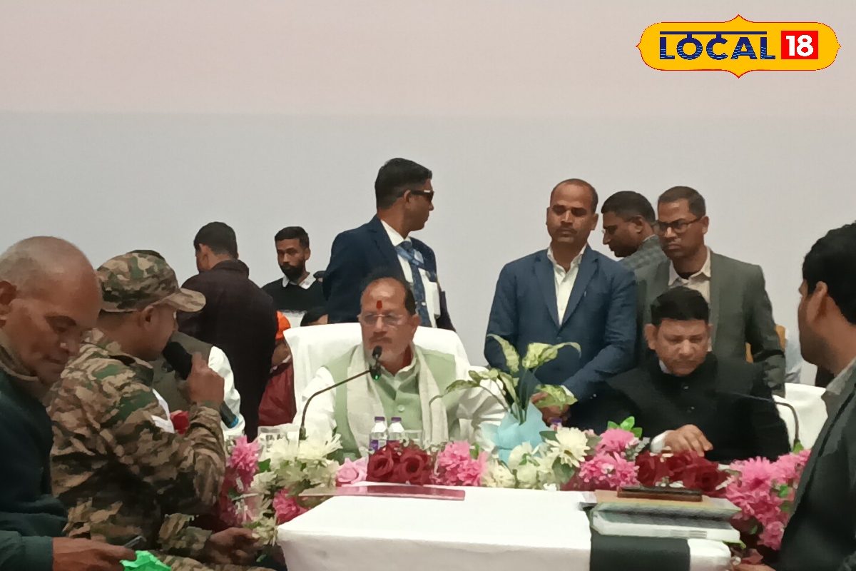 "काम करिए और जो 4 साल से दौड़ा रहे हैं उसका हर्जाना भी भरिए," इस बात पर भड़क उठे डिप्टी सीएम विजय सिन्हा