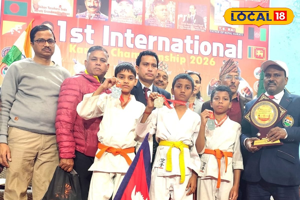 कराटे वर्ल्ड क्लास फाइट में चमका पलामू! पाकिस्तान-मलेशिया के फाइटर्स को चटाई धूल जीता गोल्ड-सिल्वर