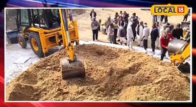 JCB से चूरमा बनाते हुए 