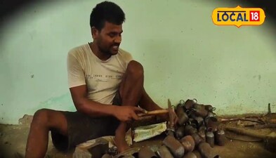 घंटी बनाते कारीगर
