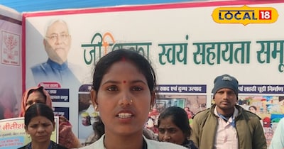 दूसरे बेरोजगार महिलाओं को भी जागरूक कर सरकार की योजना का दे रही है जानकारी