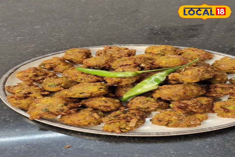 ठेचा टमाटर पकौड़ा