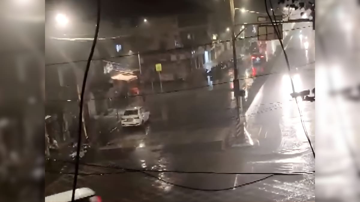 मुंबई में न्यू ईयर पर झमाझम बारिश, दिल्ली में भी किसी भी वक्त बरस सकते हैं बाद