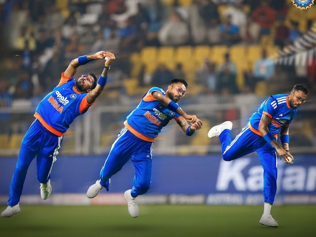 হার্দিক পান্ডিয়া হাওয়ায় লাফিয়ে এমন আশ্চর্য ক্যাচ নেন, প্রথম ওভারেই বদলে যায় খেলা।