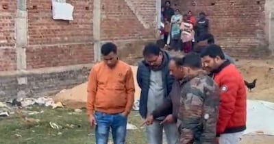 घटना की सूचना पर चार थाना प्रभारियों के साथ दो डीएसपी मौके पर पहुंचे हैं.