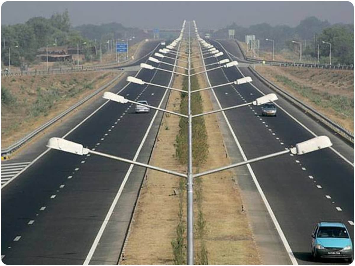 NHAI World Record 2026: NHAI creates another record by building a road paved with bituminous.