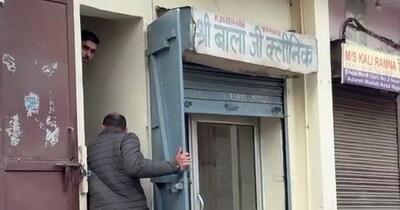 स्वास्थ्य विभाग की टीम को डॉक्टर अनंतराम के लिंग जांच करने की गुप्त सूचना मिली थी. 