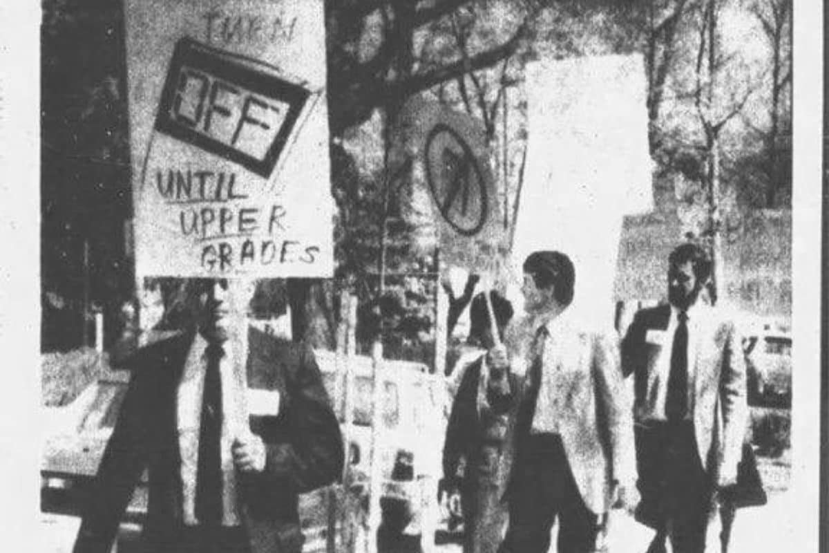 आज AI से डर रहे हैं 40 साल पहले कैलकुलेटर देखकर उड़ गई थी नींद सोशल मीडिया पर वायरल हुई 1986 की फोटो