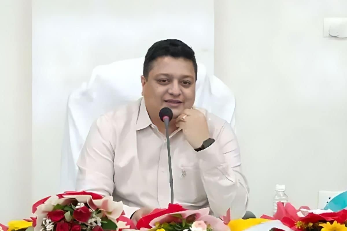 IAS Story: यूपी कैडर का तेजतर्रार इंजीनियर आईएएस हाईकोर्ट ने लगाई फटकार- खुद को कानून से ऊपर न समझें