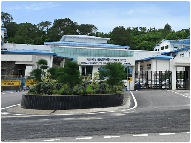 IIT जम्मू के 250 छात्रों की तबीयत एक साथ बिगड़ी, OPD में इलाज के लिए भर्ती