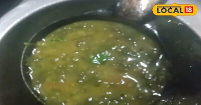 बथुआ साग खून को साफ करता है और शरीर से हानिकारक तत्वों को निकालने में मदद करता है. इसमें विटामिन A, C और अन्य एंटीऑक्सिडेंट्स होते हैं. जो त्वचा को स्वस्थ बनाते हैं और बालों के लिए भी लाभकारी हैं. सर्दियों में बथुआ साग का सेवन शरीर को गर्म रखता है. सर्दी-जुकाम जैसी समस्याओं से बचाता है. इसमें आयरन और विटामिन की मौजूदगी शरीर को ऊर्जा देती है. थकान कम करती है.