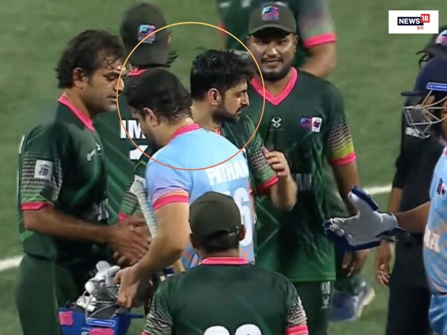 পাকিস্তানি খেলোয়াড়দের সঙ্গে করমর্দন করলেন ইরফান পাঠান, জড়িয়ে ধরলেন শোয়েব মালিক!