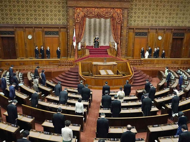 संसद में बढ़ीं महिला सांसद, कम पड़े टॉयलेट; कतारें देख PM ने लगाई गुहार