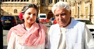 नई दिल्ली: गीतकार और लेखक जावेद अख्तर ने गुरुवार 15 जनवरी को 19वें जयपुर लिटरेचर फेस्टिवल के मौके पर कहा कि धर्मनिरपेक्षता का पाठ क्रैश कोर्स के जरिये नहीं पढ़ाया जा सकता, बल्कि यह ‘जीवन जीने की शैली’ है, जो स्वाभाविक रूप से आती है. जावेद अख्तर ने यहां कहा कि आज के समय में धर्मनिरपेक्षता ‘चार अक्षरों वाला शब्द’ बनकर रह गया है, लेकिन धर्मनिरपेक्ष मूल्य औपचारिक दिशानिर्देशों या सैद्धांतिक पाठों के जरिये जड़ें नहीं जमा सकता. (फोटो साभार: Instagram@azmishabana18)