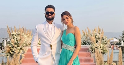 कृति सेनन और कबीर बहिया