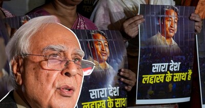 सुप्रीम कोर्ट में सिब्बल ने सरकार को घेरा. बोले- 'सबूत छिपाकर वांगचुक को जेल में डालना गैरकानूनी' (File Photos)