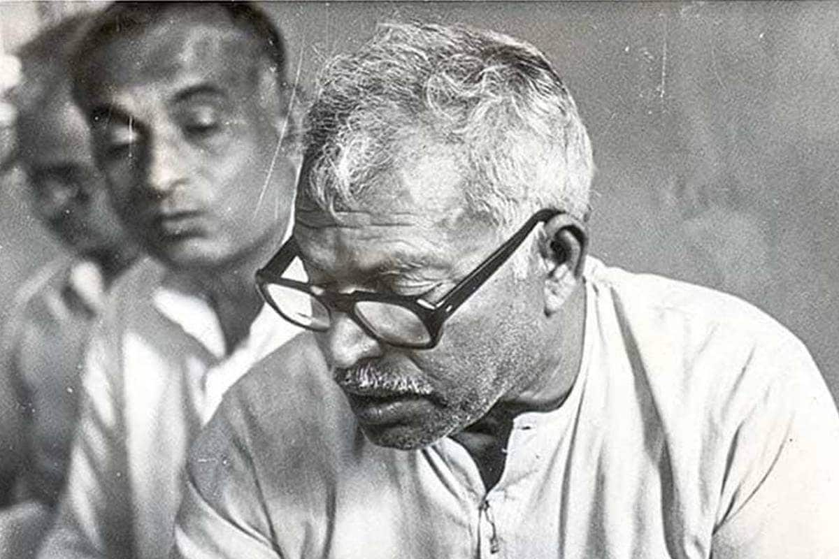 कलेक्टर भी थे दंग जब चपरासियों के साथ जमीन पर बैठकर खाना खाने लगे मुख्यमंत्री, ऐसे थे 'भारत रत्न' कर्पूरी ठाकुर