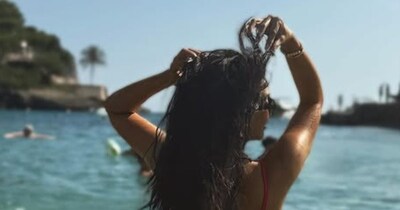 साल 2001 में महज 20 साल की उम्र में इस एक्ट्रेस बॉलीवुड में डेब्यू किया. मल्टीस्टारर फिल्म ब्लॉकबस्टर हुई. एक्ट्रेस शाहिद कपूर, राम चरण, शाहरुख खान और अमिताभ बच्चन समेत कई हीरो संग काम किया. लेकिन साल 2010 में एक्ट्रेस ने बिजनेसमैन से शादी की. आखिरी बार साल 2011 में बड़े पर्दे पर दिखाई दीं. कौन है ये एक्ट्रेस आइए जानते हैं. (फोटो साभारः इंस्टाग्राम)