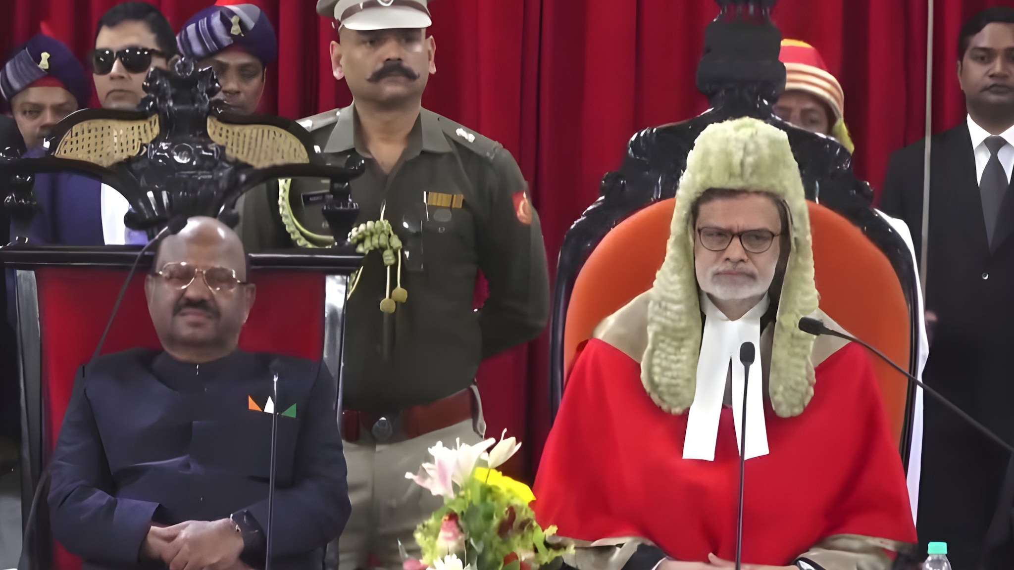 कलकत्ता हाईकोर्ट के नए चीफ जस्टिस बने सुजॉय पॉल शपथ लेते समय क्या पहना जो वीडियो हुआ वायरल