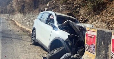  कुल्लू  के बबेली में एक कार हादसे का शिकार हो गई.