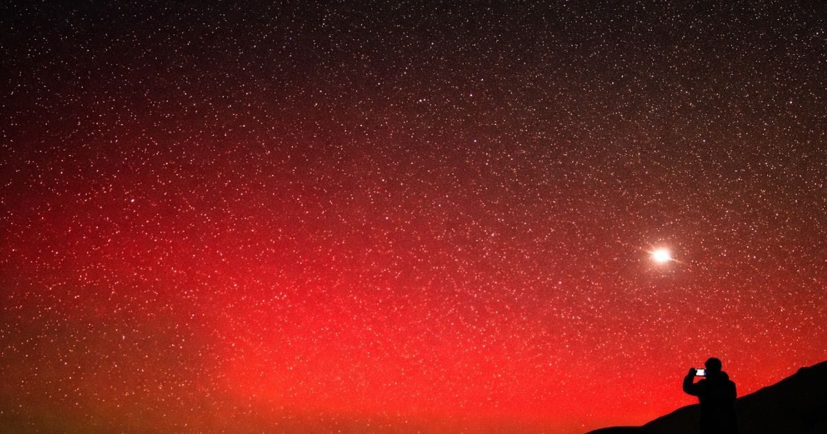 लद्दाख का आसमान रात में अचानक खून जैसा लाल क्यों हो गया? 1700 KM/सेकंड रफ्तार वाले तूफान से भारत को कितना खतरा