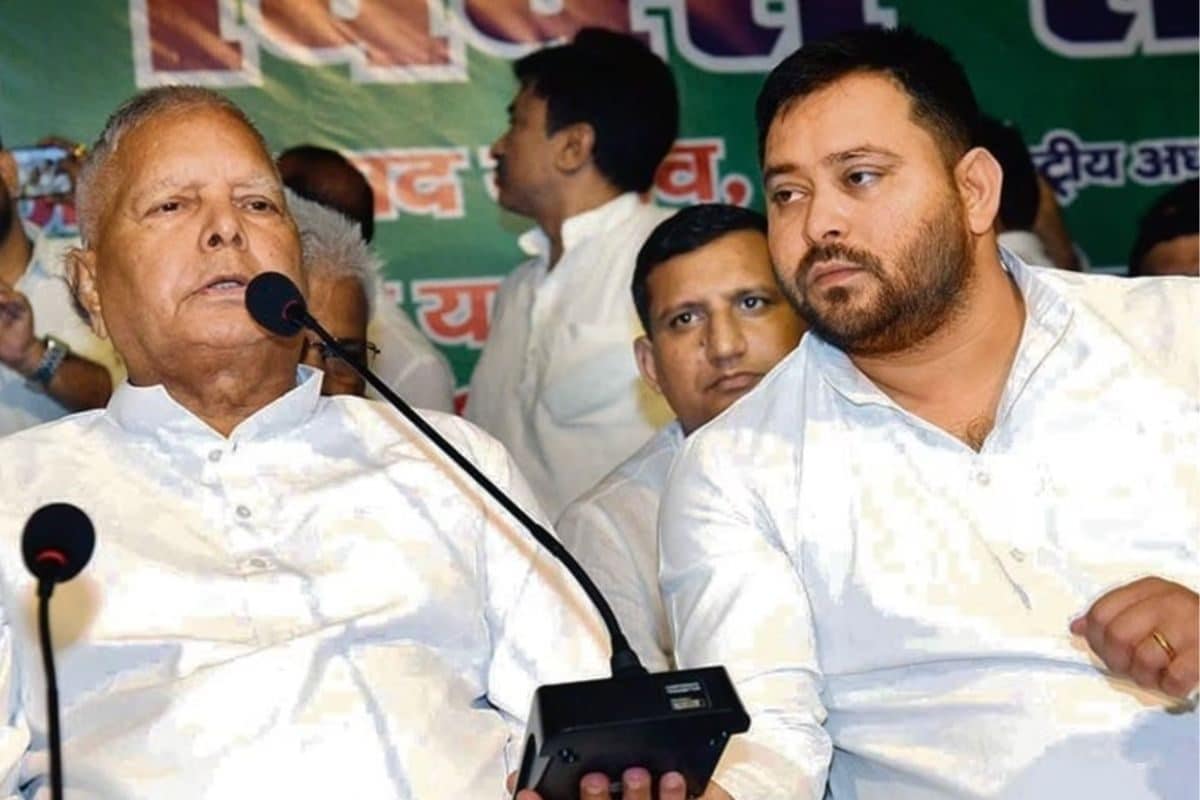 तेजस्वी की जगह लालू यादव ने पोलो रोड में फहराया तिरंगा, NDA ने पूछा सवाल, कांग्रेस ने भी दी नसीहत