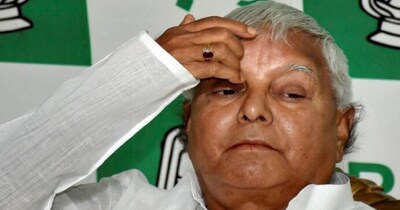 पटना में विजय कुमार सिन्हा के भू-माफिया विरोधी अभियान के बीच जेडीयू ने लालू प्रसाद यादव की जमीनों की जांच की मांग उठाई है. 