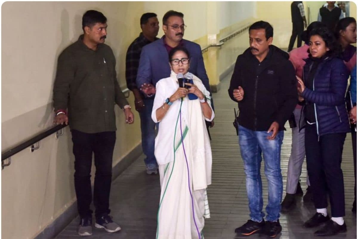 देश जानना चाहता है कि आई-पैक को बचाने क्यों गईं CM ममता बनर्जी क्या है कंपनी से TMC का रिश्ता