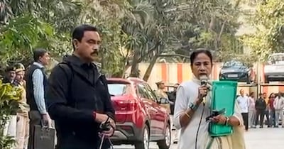 ममता बनर्जी के चुनावी रणनीति से जुड़ी फर्म आईपैक के दफ्तर में ईडी रेड.