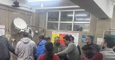 मनाली में पटवारी से मारपीट. घायल को अस्पताल में भर्ती किया गया है.