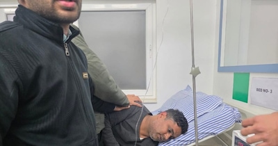 घायल को लेकर पहुंचे अस्‍पताल