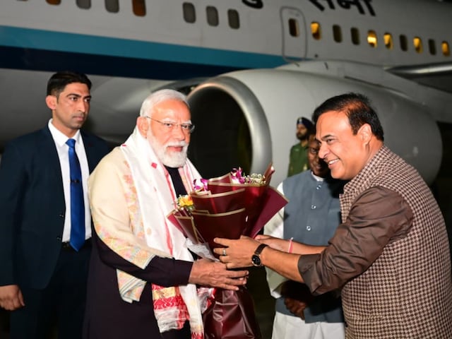 गुहावटी में 4 KM लंबा रोड-शो, पीएम मोदी की भव्य स्वागत में उमड़ी भीड़