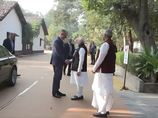 जर्मन चांसलर मर्ज़ पहुंचे साबरमती आश्रम, पीएम मोदी के साथ हुई गांधी की बात