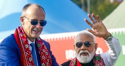 प्रधानमंत्री नरेंद्र मोदी और जर्मन चांसलर फ्रेडरिक मर्ज ने गांधीनगर के महात्मा मंदिर कन्वेंशन सेंटर में उच्च स्तरीय बातचीत की