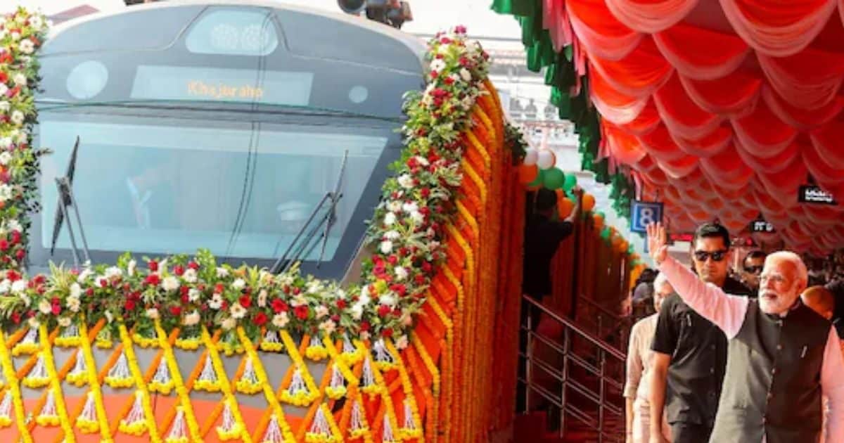 पीएम मोदी ने वंदे भारत स्लीपर ट्रेन को दिखाई हरी झंडी, 14 घंटे में हावड़ा से पहुंचाएगी कामाख्या, राजधानी से भी सुपर फास्ट
