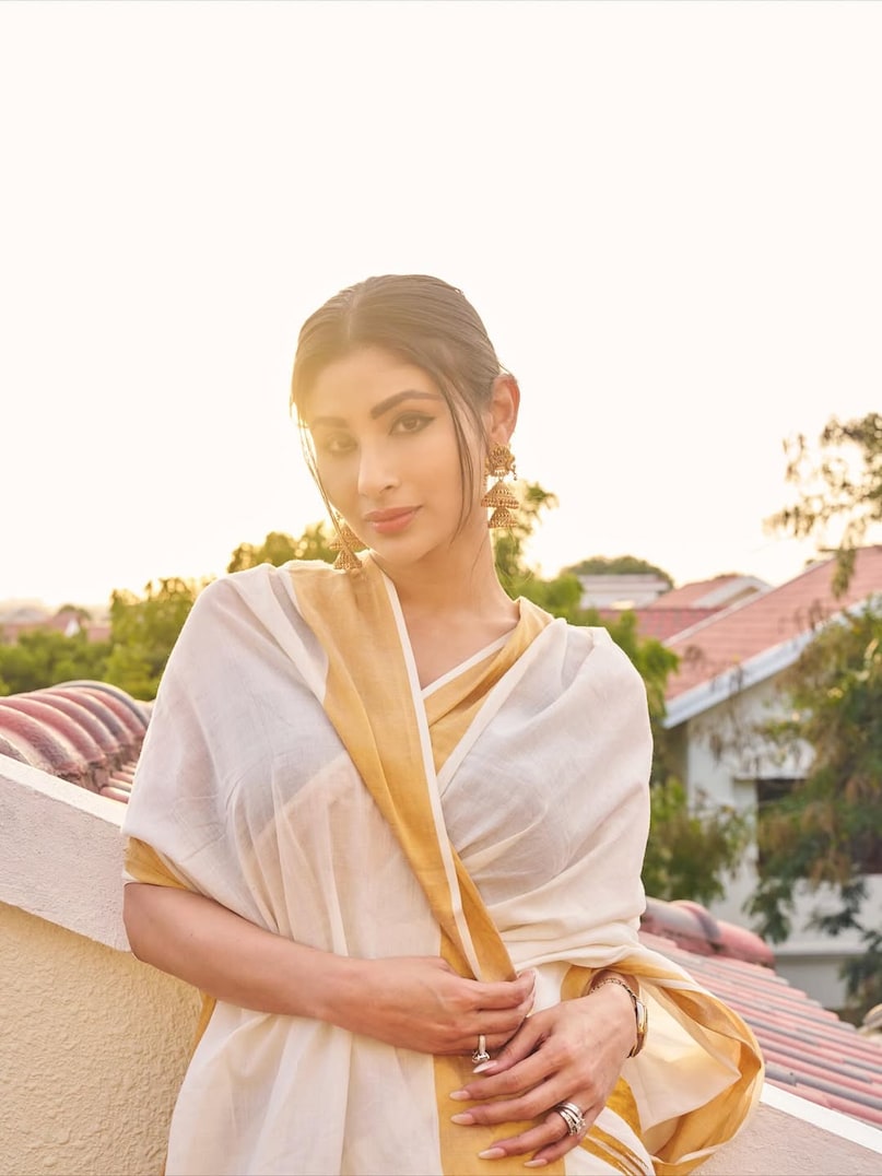 Mouny Roy mimi Mouny Roy mimi