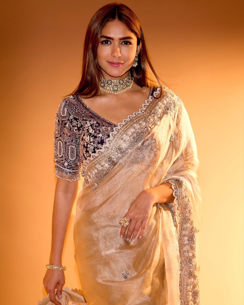 Mrunal Thakur style inspiration, Simple to glam looks, Wedding outfit ideas, Mrunal Thakur outfits,Dhanush wedding fashion, Celebrity style photos, Party wear styling ideas,Mrunal Thakur fashion, Mrunal Thakur style, Mrunal Thakur saree looks,मृणाल ठाकुर फैशन, मृणाल ठाकुर स्टाइल, मृणाल ठाकुर आउटफिट्स, मृणाल ठाकुर साड़ी लुक,