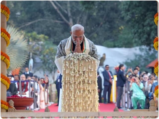 बापू की पुण्यतिथि पर पीएम मोदी ने दोहराया सत्य और अहिंसा का संकल्प