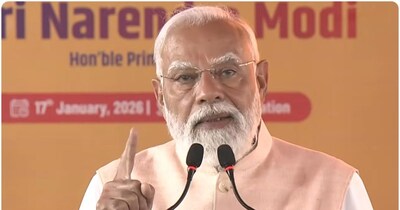 पीएम मोदी ने कहा कि आज भारतीय रेल आधुनिक होने के साथ-साथ आत्मनिर्भर भी हो रही है.