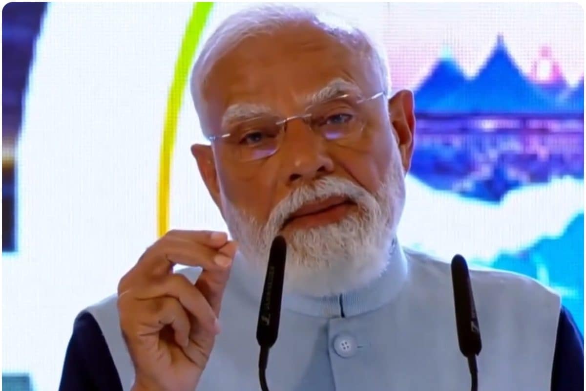 तलवार की नोक पर द‍िल नहीं जीते जा सकते दुन‍िया में उथल-पुथल के बीच पीएम मोदी का मैसेज