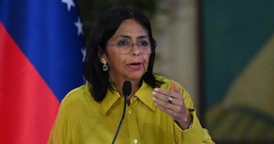 मादुरो को अमेरिका नेवेजुएला से उठाकर ले गया. 