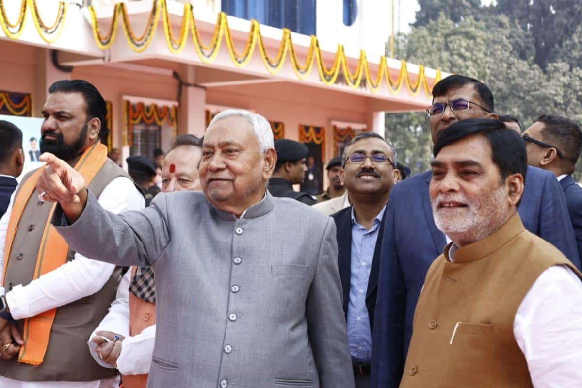 क्लीनिक चलाएं या सरकारी नौकरी करें... नीतीश सरकार ने दी बड़ी चेतावनी, बिहार में स्पेशल कमेटी तैयार