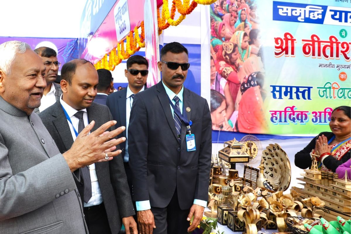 बिहार के 94 लाख परिवारों को मिलेंगे 2 लाख रुपये, सीएम नीतीश ने रोजगार और नौकरी के वादे को दोहराया