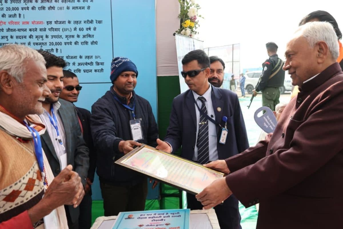 5 साल में 1 करोड़ नौकरी और रोजगार, मुफ्त सोलर भी मिलेगा, मधुबनी में सीएम नीतीश का बड़ा ऐलान