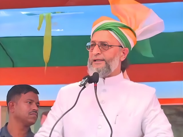  असदुद्दीन ओवैसी की सभा में बेकाबू हुए लोग, पुलिस ने किया लाठीचार्ज