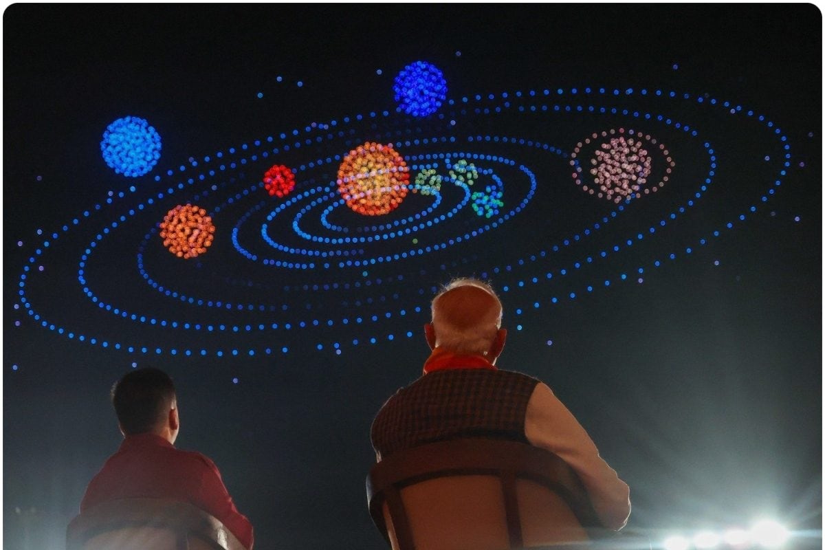 सोमनाथ मंदिर में पूजा ओम जाप फिर भव्य ड्रोन शो आस्था और टेक्नोलॉजी का तालमेल देख PM मोदी हुए मंत्रमुग्ध