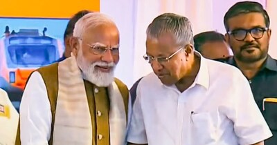 चुनाव वाले राज्य केरल के दौरे पर गए प्रधानमंत्री नरेंद्र मोदी ने कई डेवलपमेंट प्रोजेक्ट्स का उद्घाटन किया 