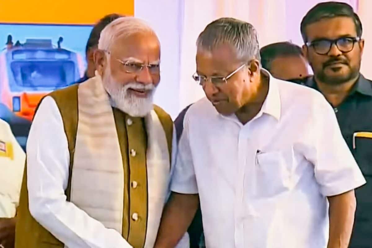 PM मोदी के जाते ही वेलकम करने एयरपोर्ट चले गए लेफ्ट वाले CM विजयन तारीफ भी कर दी केरल में ये क्या हुआ